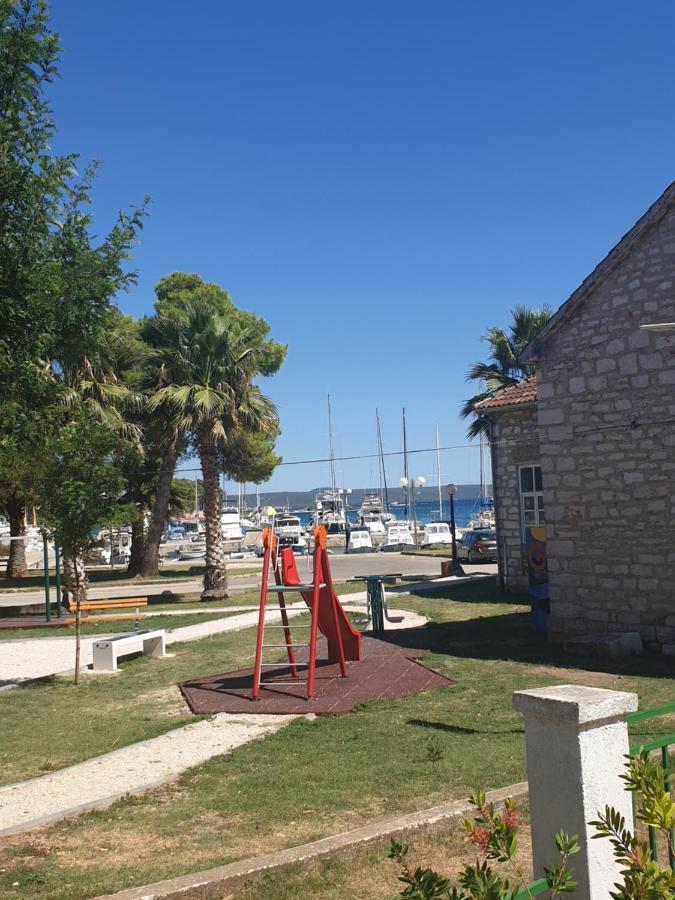 קוקליצ'ה Apartments Martinovic By The Sea מראה חיצוני תמונה
