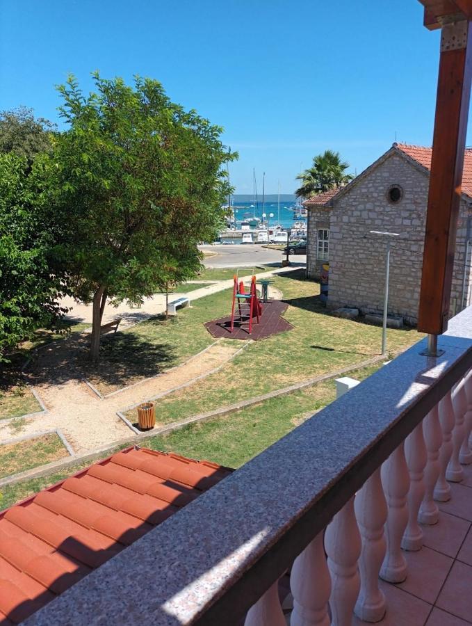 קוקליצ'ה Apartments Martinovic By The Sea מראה חיצוני תמונה