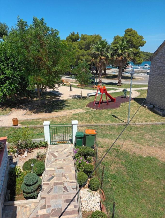 קוקליצ'ה Apartments Martinovic By The Sea מראה חיצוני תמונה