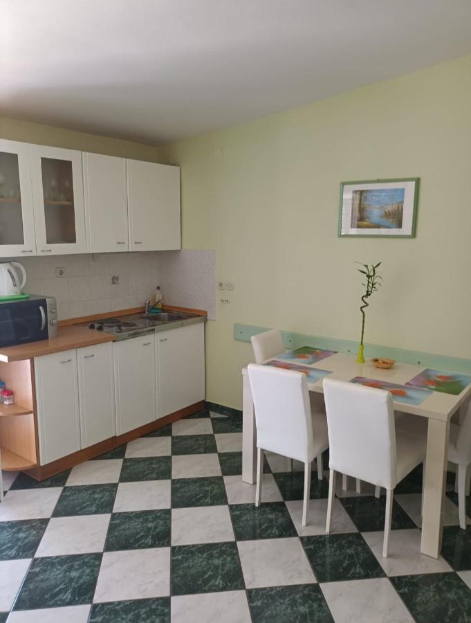 קוקליצ'ה Apartments Martinovic By The Sea מראה חיצוני תמונה