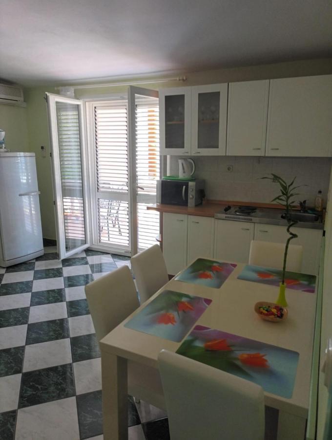 קוקליצ'ה Apartments Martinovic By The Sea מראה חיצוני תמונה