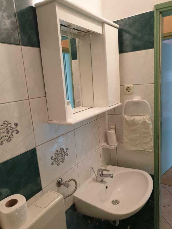 קוקליצ'ה Apartments Martinovic By The Sea מראה חיצוני תמונה