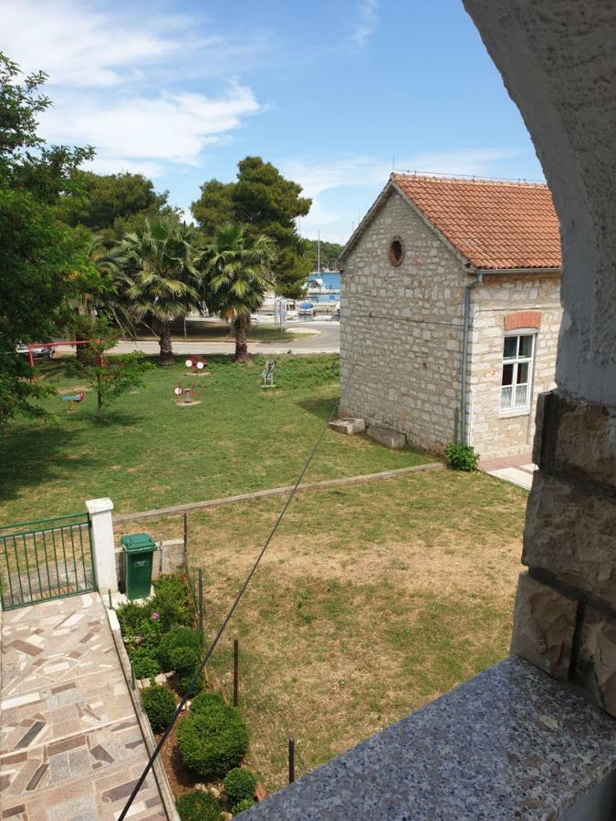 קוקליצ'ה Apartments Martinovic By The Sea מראה חיצוני תמונה