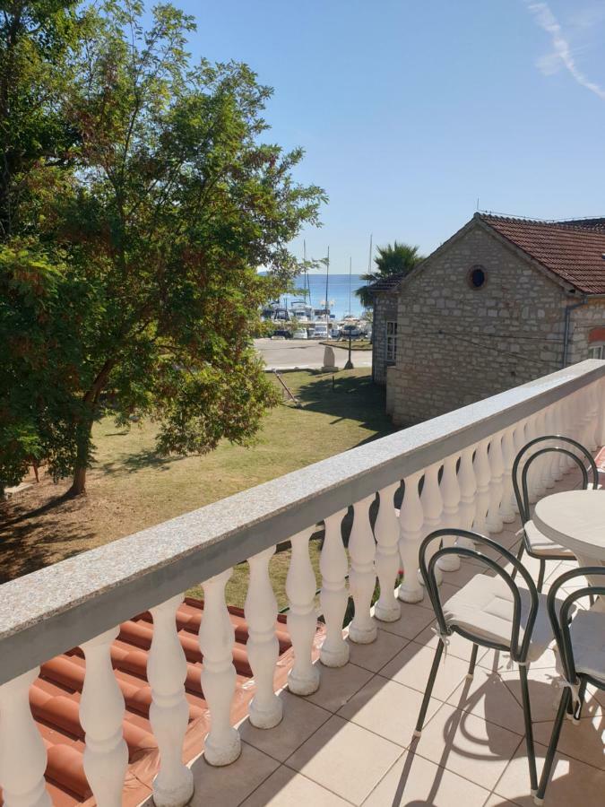 קוקליצ'ה Apartments Martinovic By The Sea מראה חיצוני תמונה